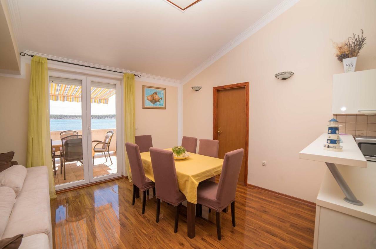 Captain'S Apartment Barbat na Rabu Exterior foto